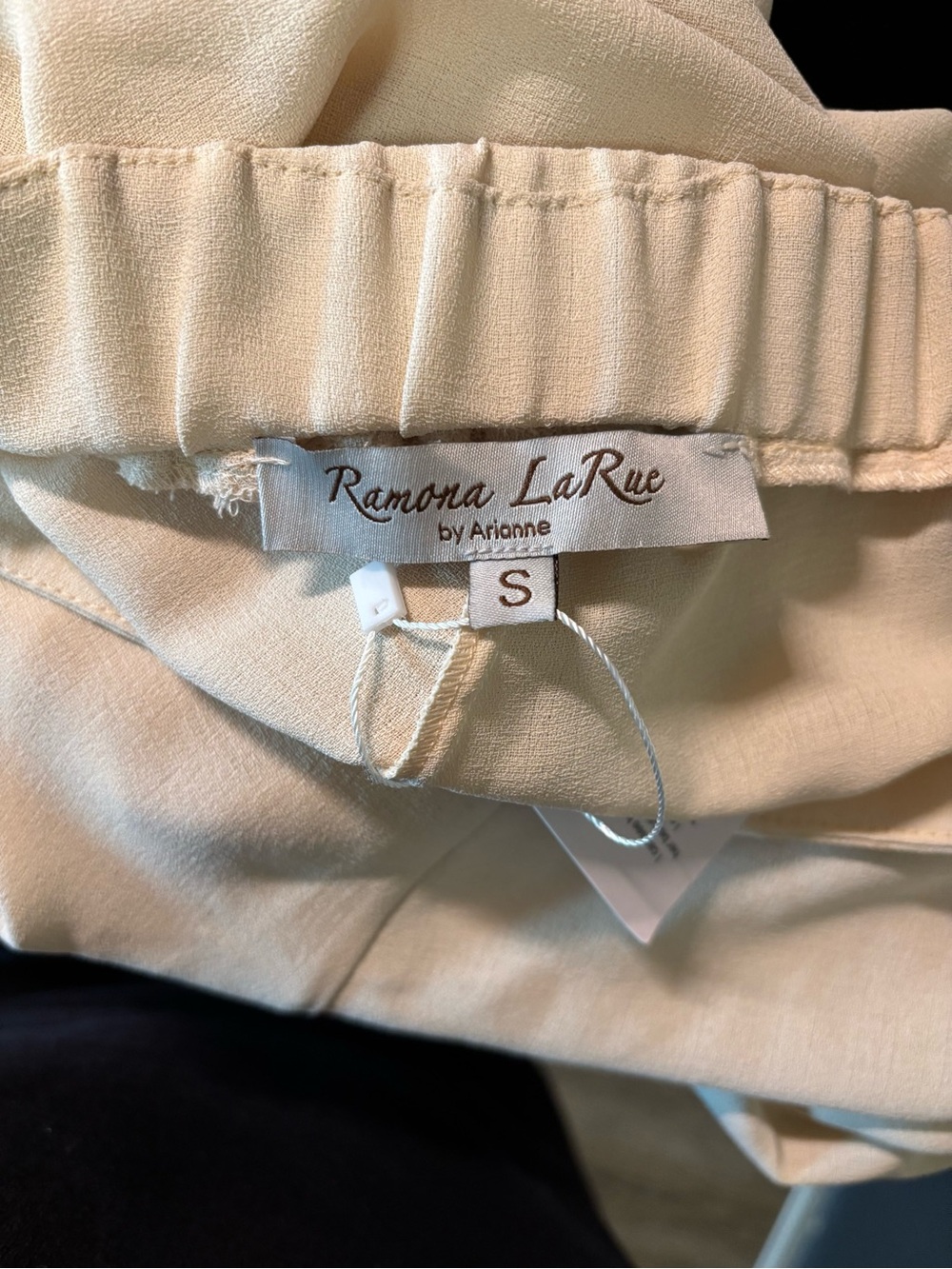 NWT Wide Leg Cream Pants (0046) - Picture 5 of 5